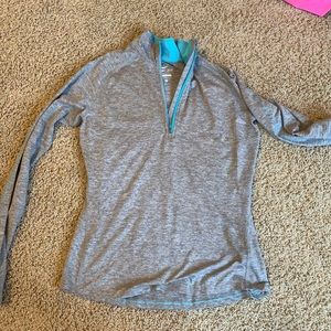 Women’s athletic top